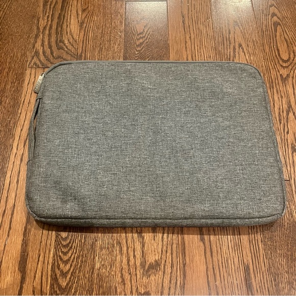 {Voova} Padded Laptop Case - Picture 3 of 5